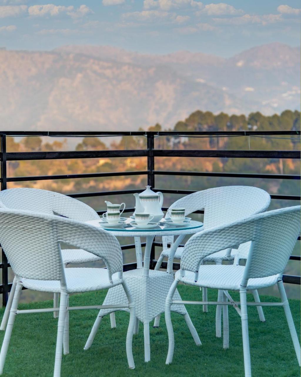 Himalyan Basera I Pvt Balcony I Serviced Apt I By Exotic Stays Kasauli Exterior foto
